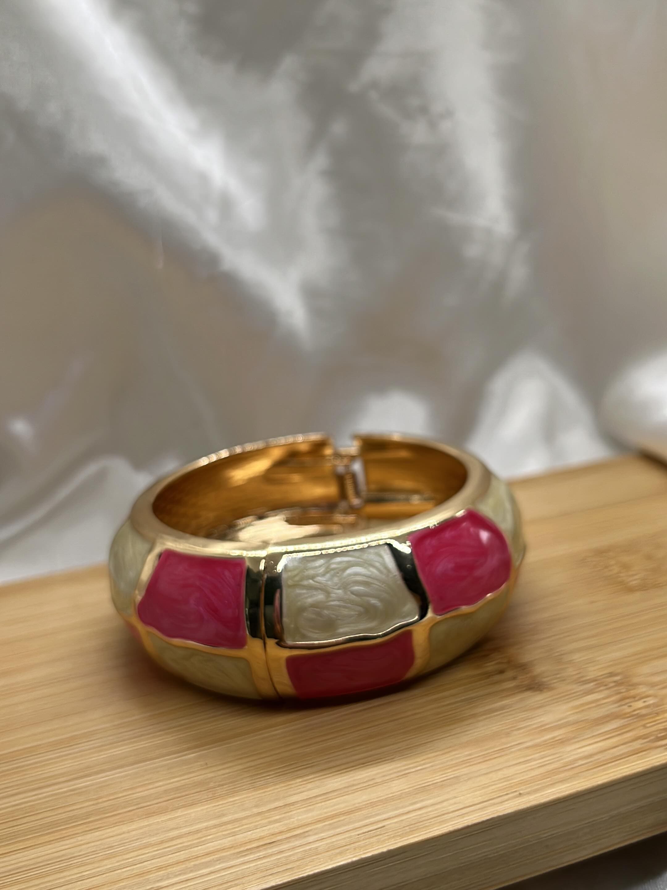 Pulseira esmaltada rosa e dourada — foto 1