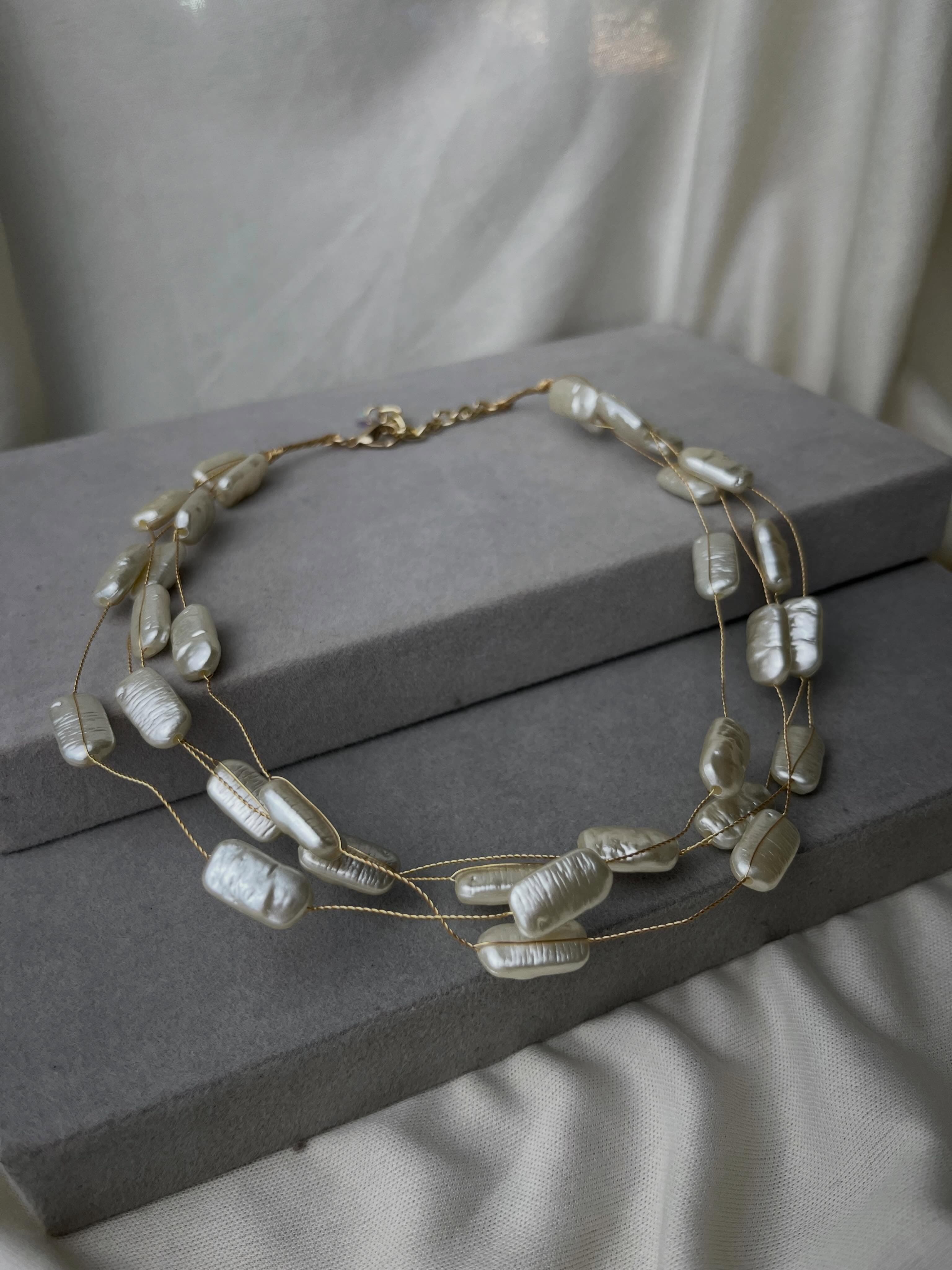Choker transparente com contas geométricas — foto 1
